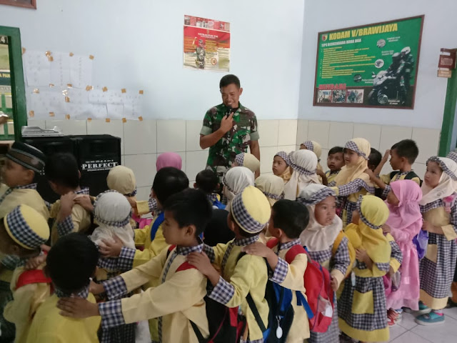 Koramil 0815/14 Dlanggu Bekali Wawasan Kebangsaan Siswa TK & PAUD Aisyiyah