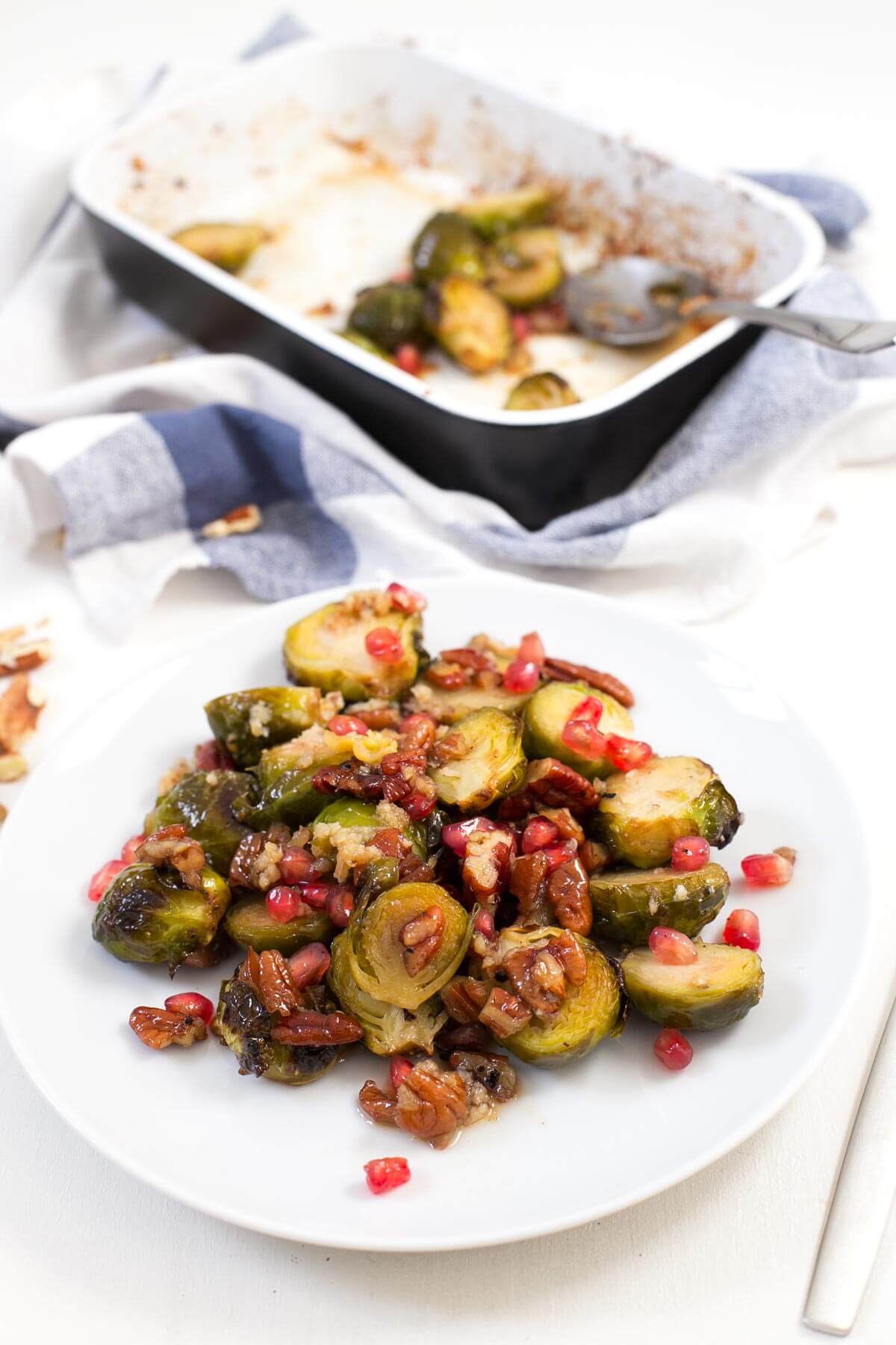 Baked Brussels Sprouts. - Baked Brussels sprouts are a simple and delicious side dish. Although they have a terrible reputation, cabbages can be delicious if we know how to prepare them. Baked Brussels Sprouts. - Baked Brussels sprouts are a simple and delicious side dish. Although they have a terrible reputation, cabbages can be delicious if we know how to prepare them.