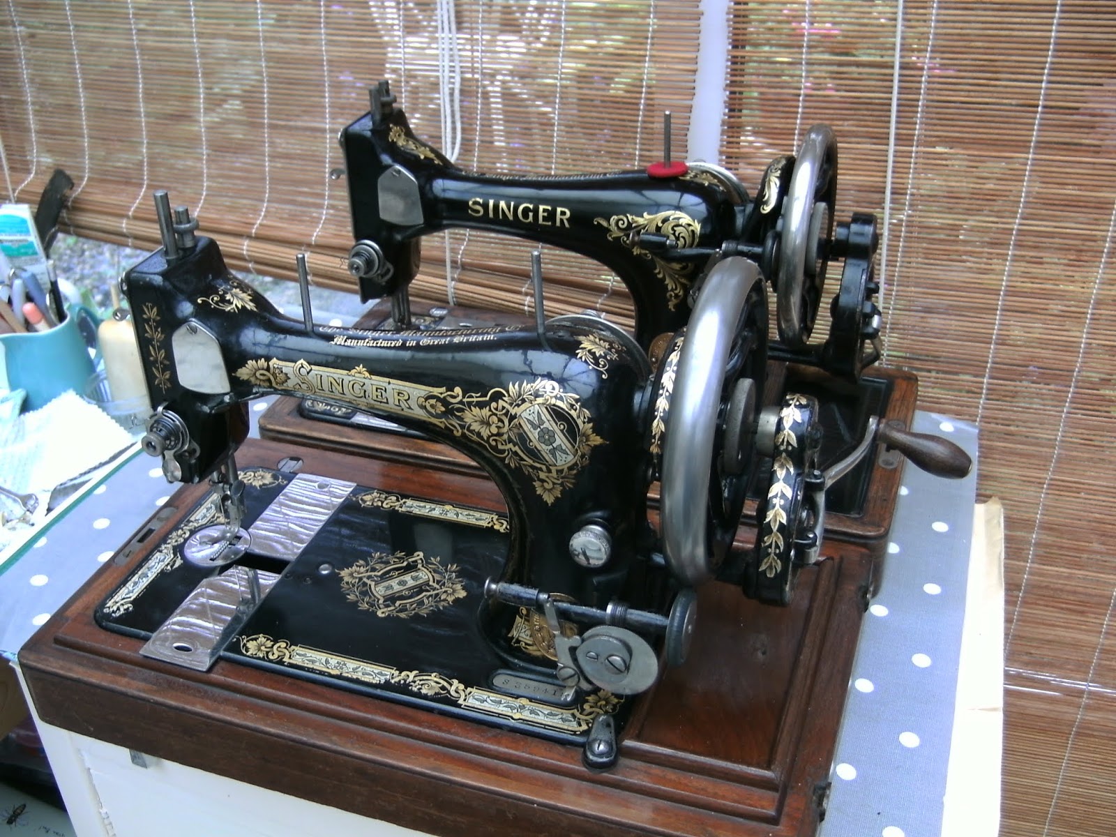 Granny's Button Box Singer Sewing Machine 28K Coffin Top