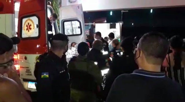 VEJA O VÍDEO – Policial Militar baleado em confronto é aplaudido ao chegar no hospital