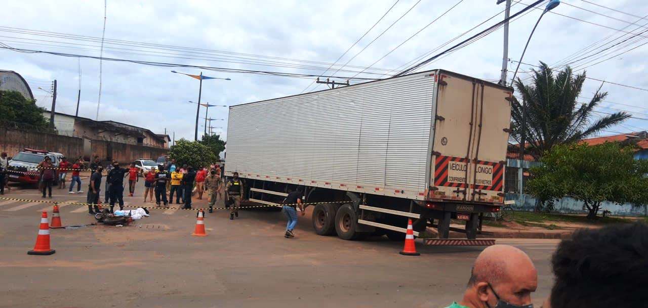 Carreta esmaga cabeça de motociclista em grave acidente na avenida na Curuá-Una; vídeo