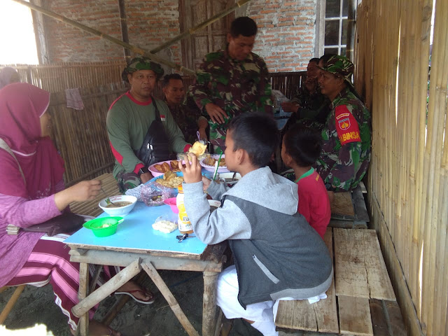 Warung Bu Sukati Ramai Didatangi Tentara Kodim Klaten