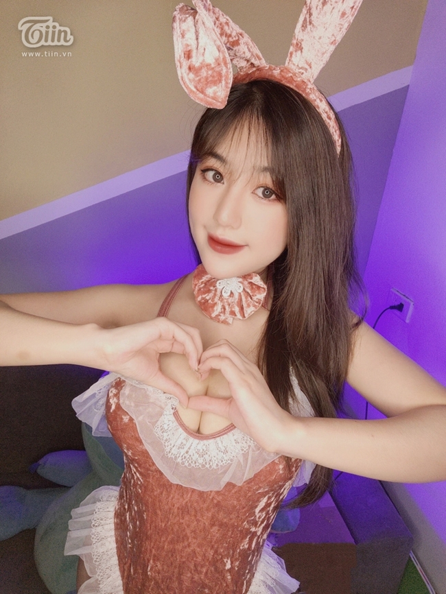 nữ streamer khoe vùng nhạy cảm trên livestream