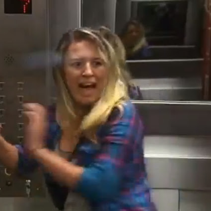 Video:ブラジルの怖おかしい棺桶エレベーターのイタズラ