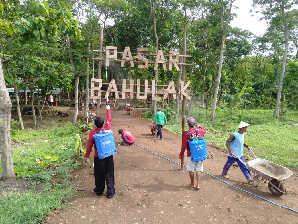 Penyemprotan Desinfektan Pasar Bahulak Sragen Demi Cegah Covid-19