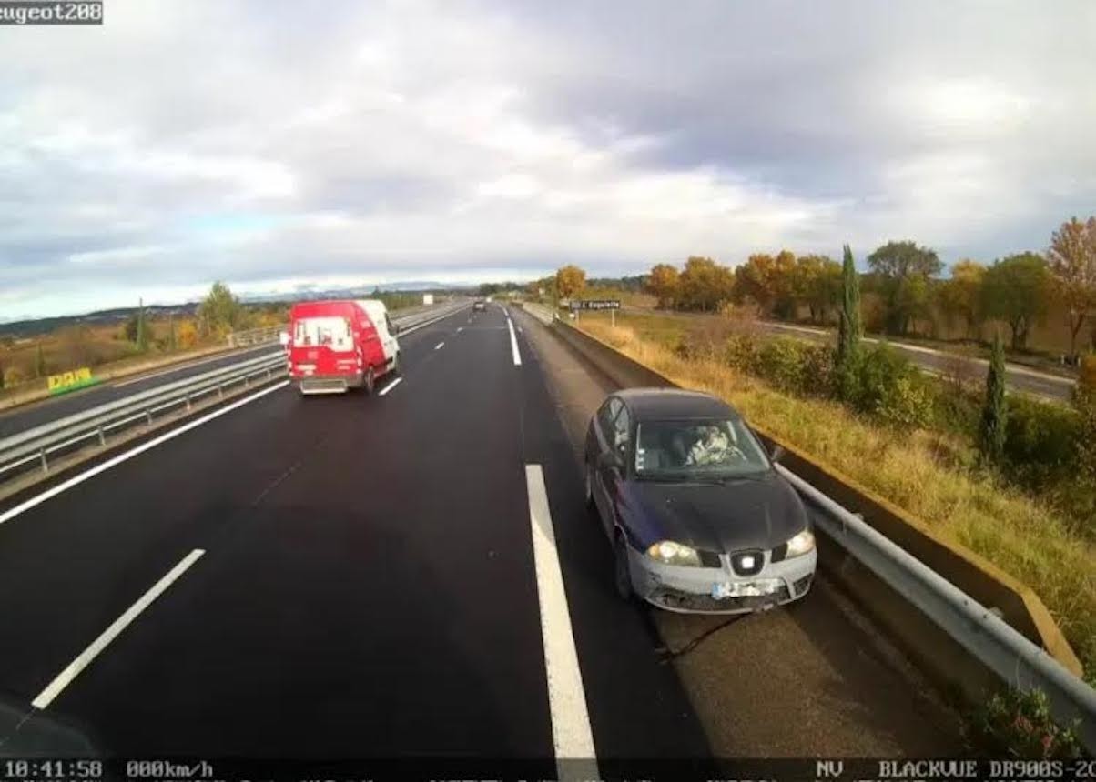 LE REBOUSSIER Gard. L'incroyable vidéo d'un routier Héraultais bloquant une voiture à LE REBOUSSIER Gard. L'incroyable vidéo d'un routier Héraultais bloquant une voiture à