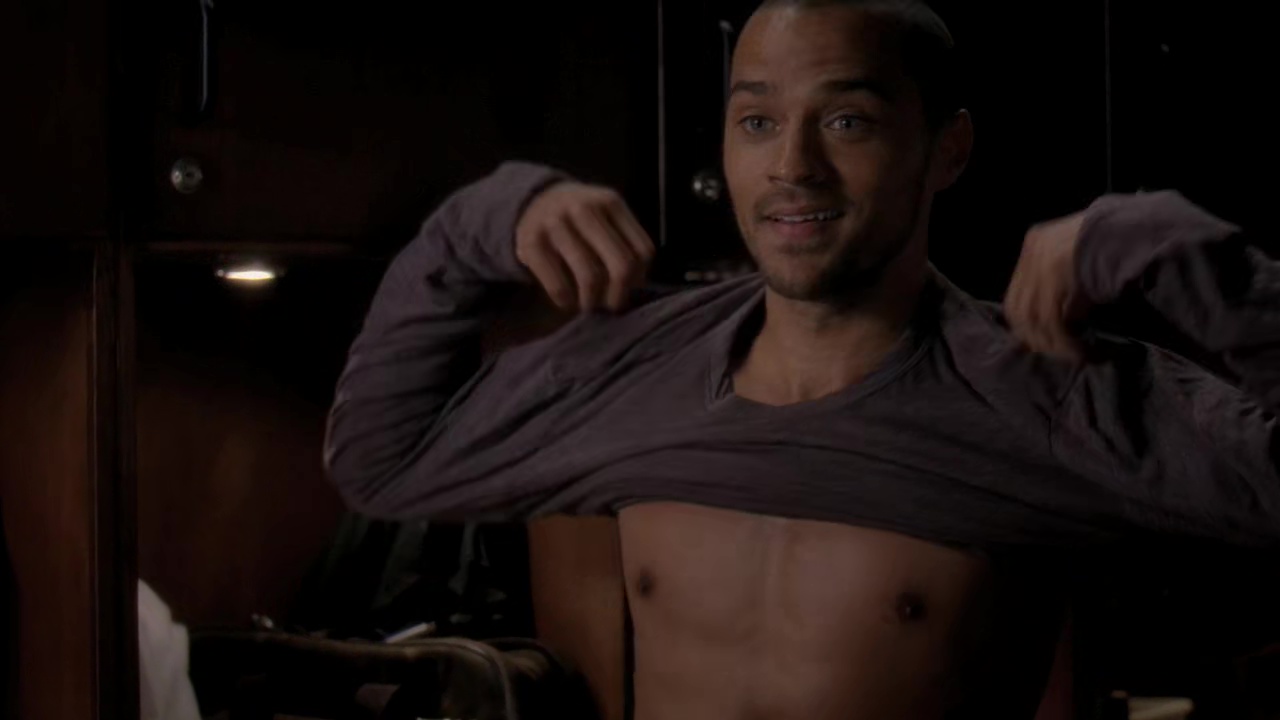 Jesse Williams shirtless in Grey's Anatomy 7-14 "P.Y.T. (Pretty Y...