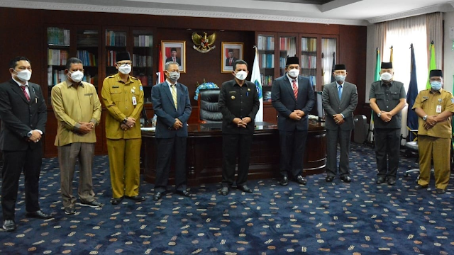 Gubernur Kepri Tunjuk Wabup Bintan Sebagai Plt Bupati Bintan Gubernur Kepri Tunjuk Wabup Bintan Sebagai Plt Bupati Bintan