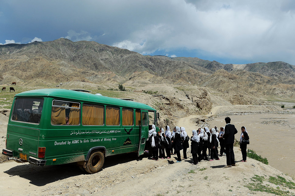 30 Beautiful Pictures Of Girls Going To School Around The World - Afghanistan