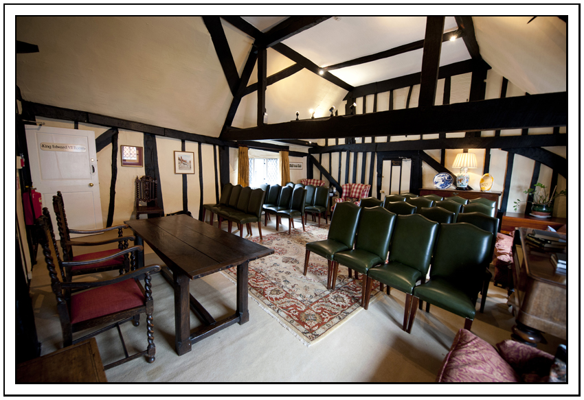 Hampshire Wedding Photographers Wedd photographer at The Spread Eagle