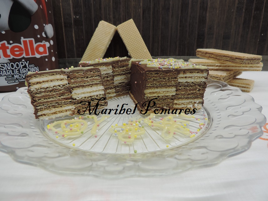 Mini tarta huesitos con barquillos de nata (crema de leche) y chocolate con  cobertura de nutella. | Cocina
