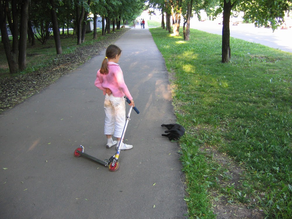 Девочка и труп — 3 июня 2007 г., 20:34, public domain/СС0