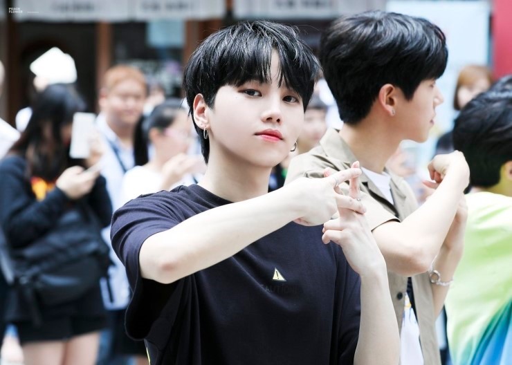 우진영 박우담 그룹 개인별 컨셉포토 모음 + 주말 홍대 사진 | 인스티즈