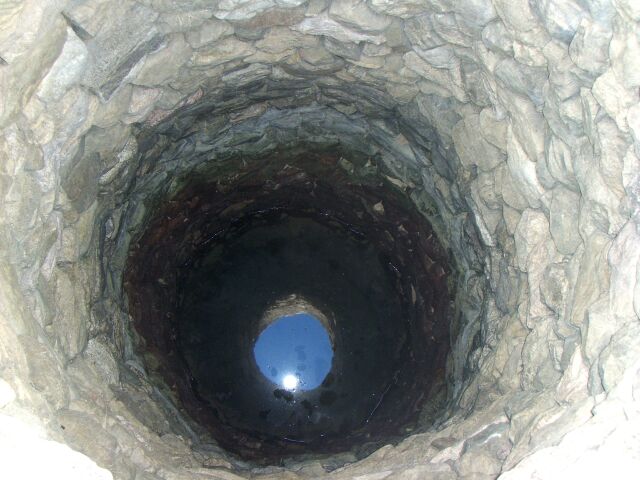 Πηγάδια, Πηγή ιστοριών