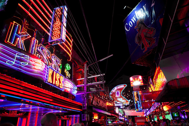 Soi Cowboy  - ซอยคาวบอย © Michael LaPalme