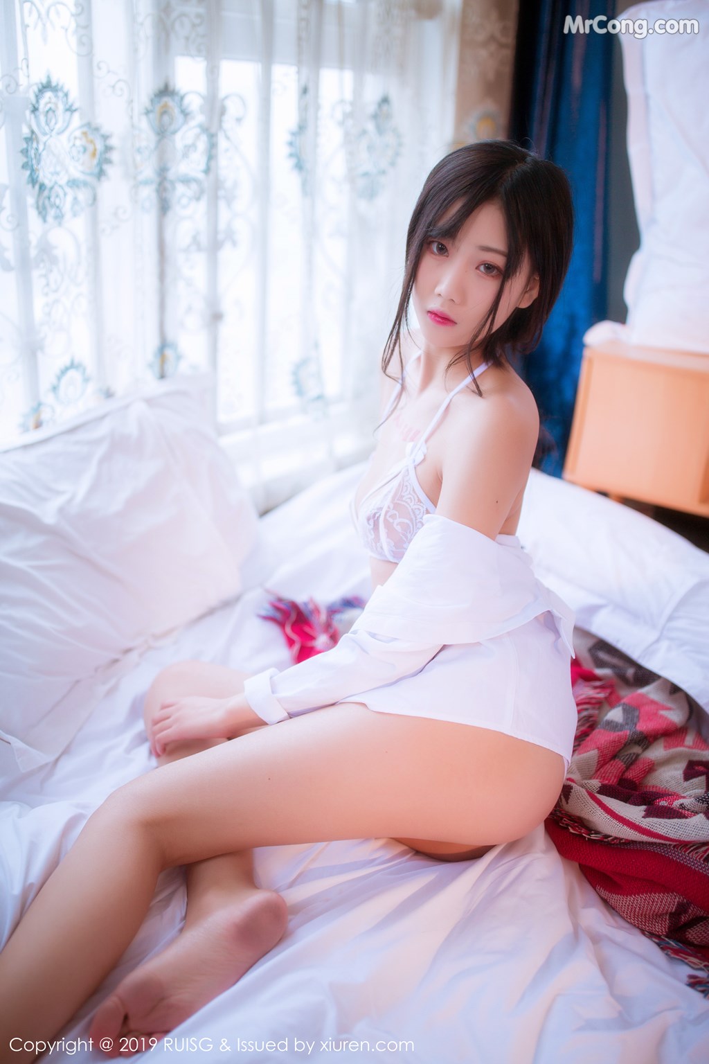 RuiSG Vol.087: 人间 不 值得 lily (43 pictures)