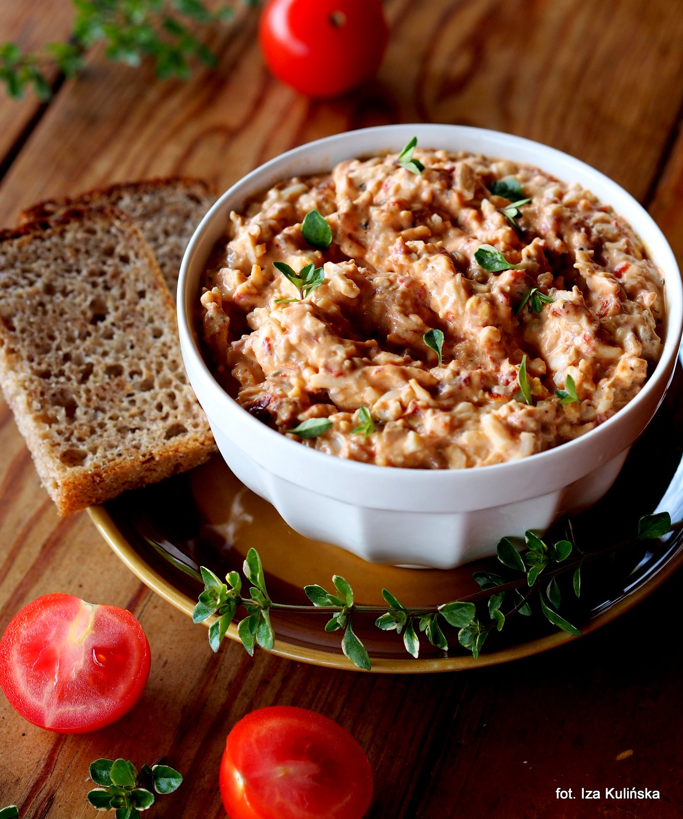 Jajka. Suszone pomidory. Do chleba. Pasta jajeczna z pomidorami