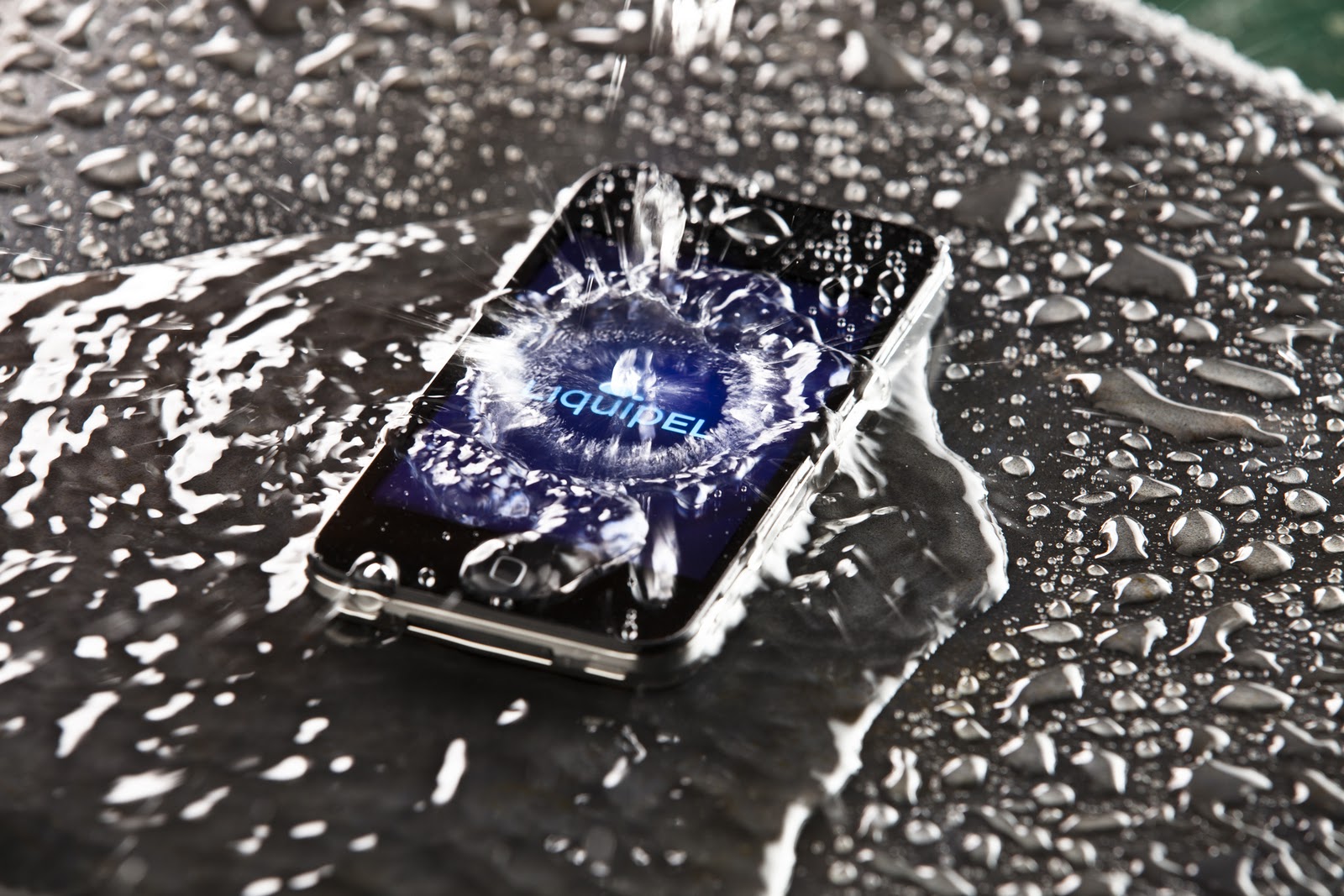 Caviar телефоны. в телефон попала вода. нано стекло для телефона. айфон в воде. влагозащита айфон 7.