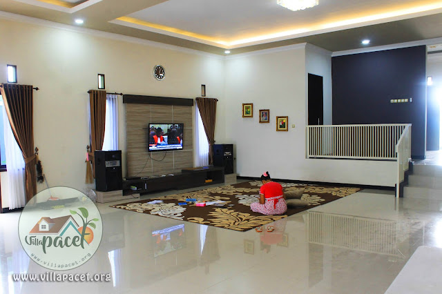 televisi led dilengkapi sound karaoke di villa samawa pacet