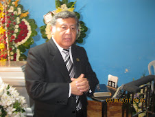 Danielito, orando por el descanso eterno del que en vida fue Manuel Melendez C.