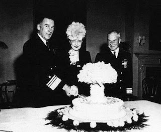 Bomba atomica alla crema - Gli USA festeggiano l'uccisione di 280.000 persone innocenti