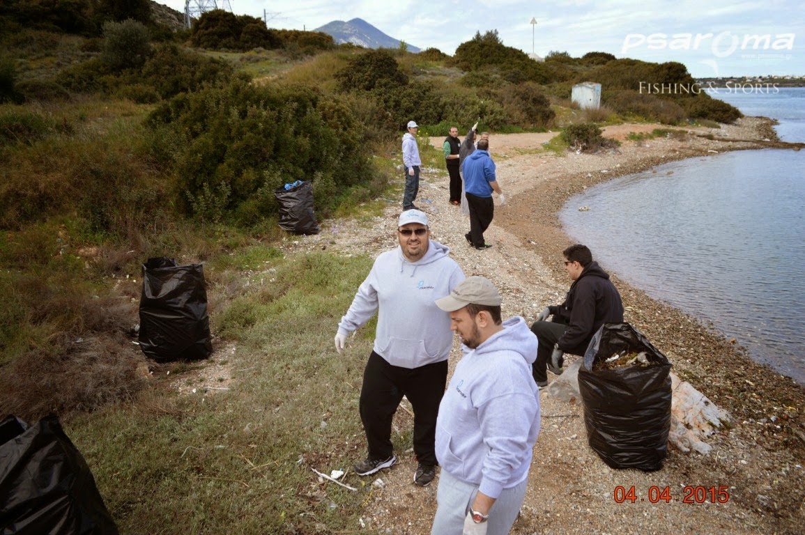 Ψαράδες καθάρισαν την Υψηλή Γέφυρα Χαλκίδας (ΦΩΤΟ)
