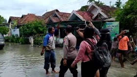 Bupati Jombang Diprotes dan Ditantang Warga untuk Tinggal di Lokasi Banjir
