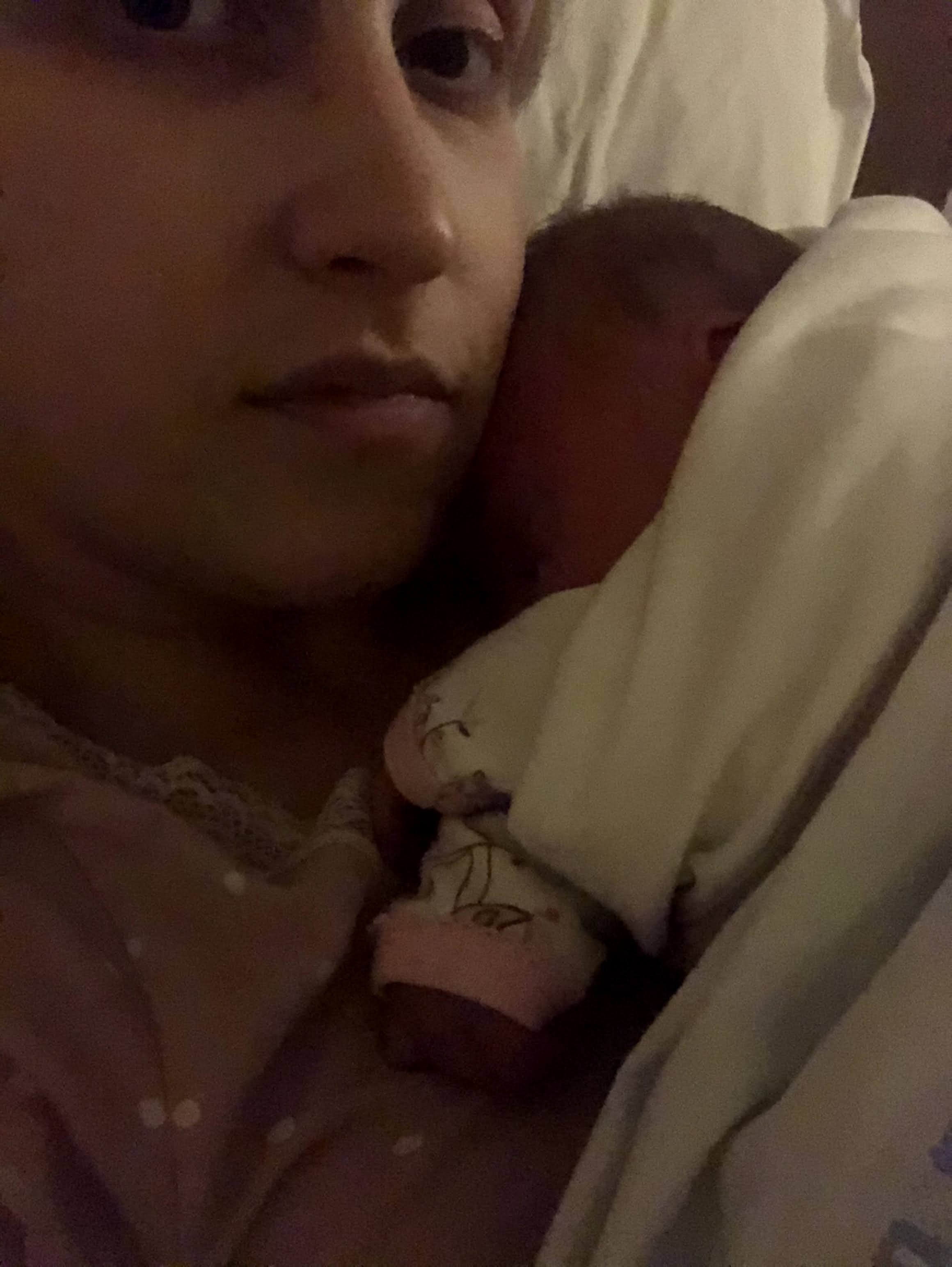 Mama i córka w szpitalu, dzień po porodzie