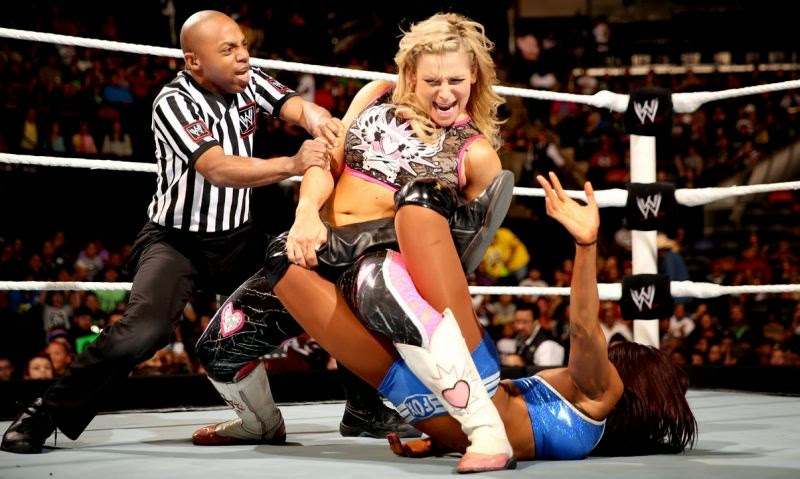 Natalya vs Alicia Fox - WWE Superstars