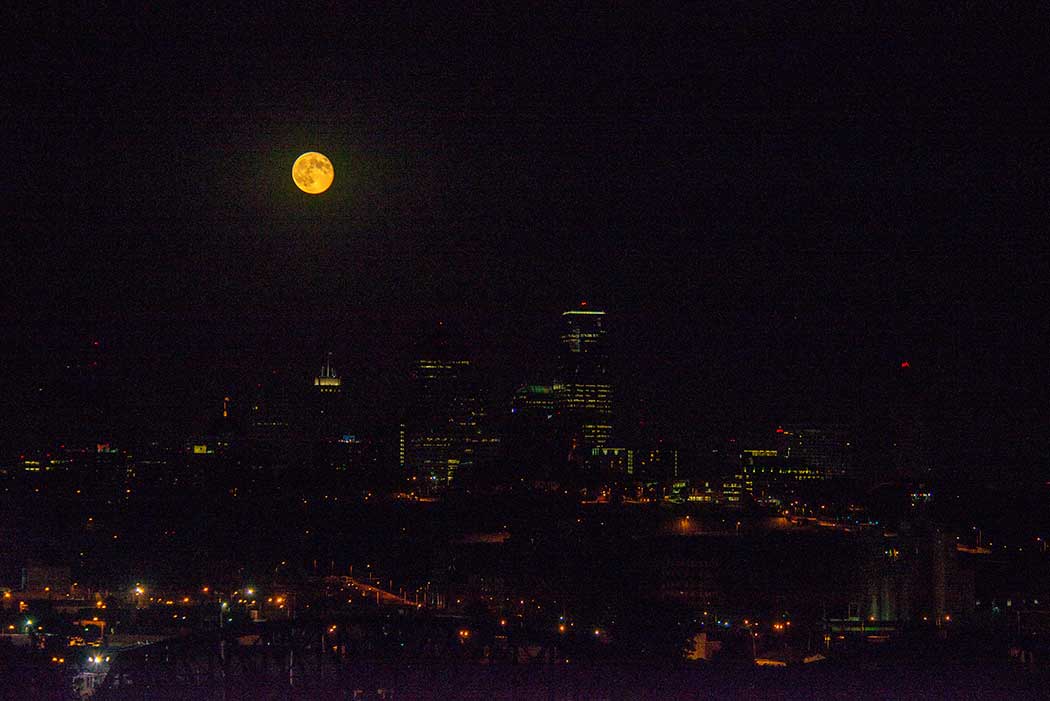 Hyperblogal full moon