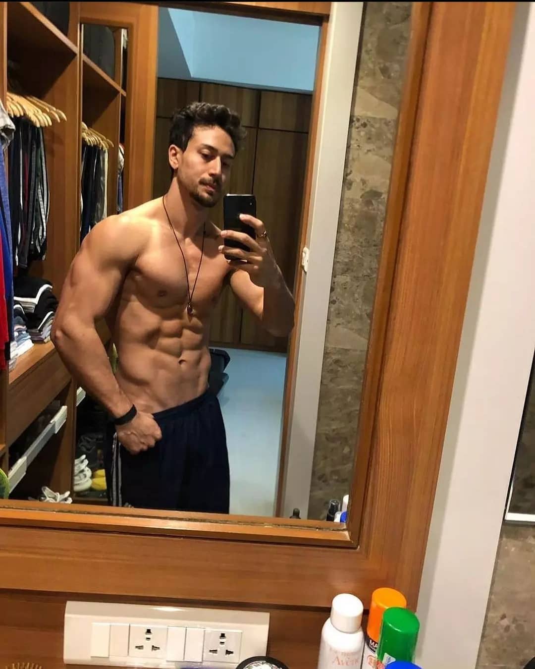 Tiger Shroff Ki Bp Xxx Video - Shirtless Bollywood Men: Sexy Snaps of Tiger Shroff - the shot of Tiger in  his underwear is that real?