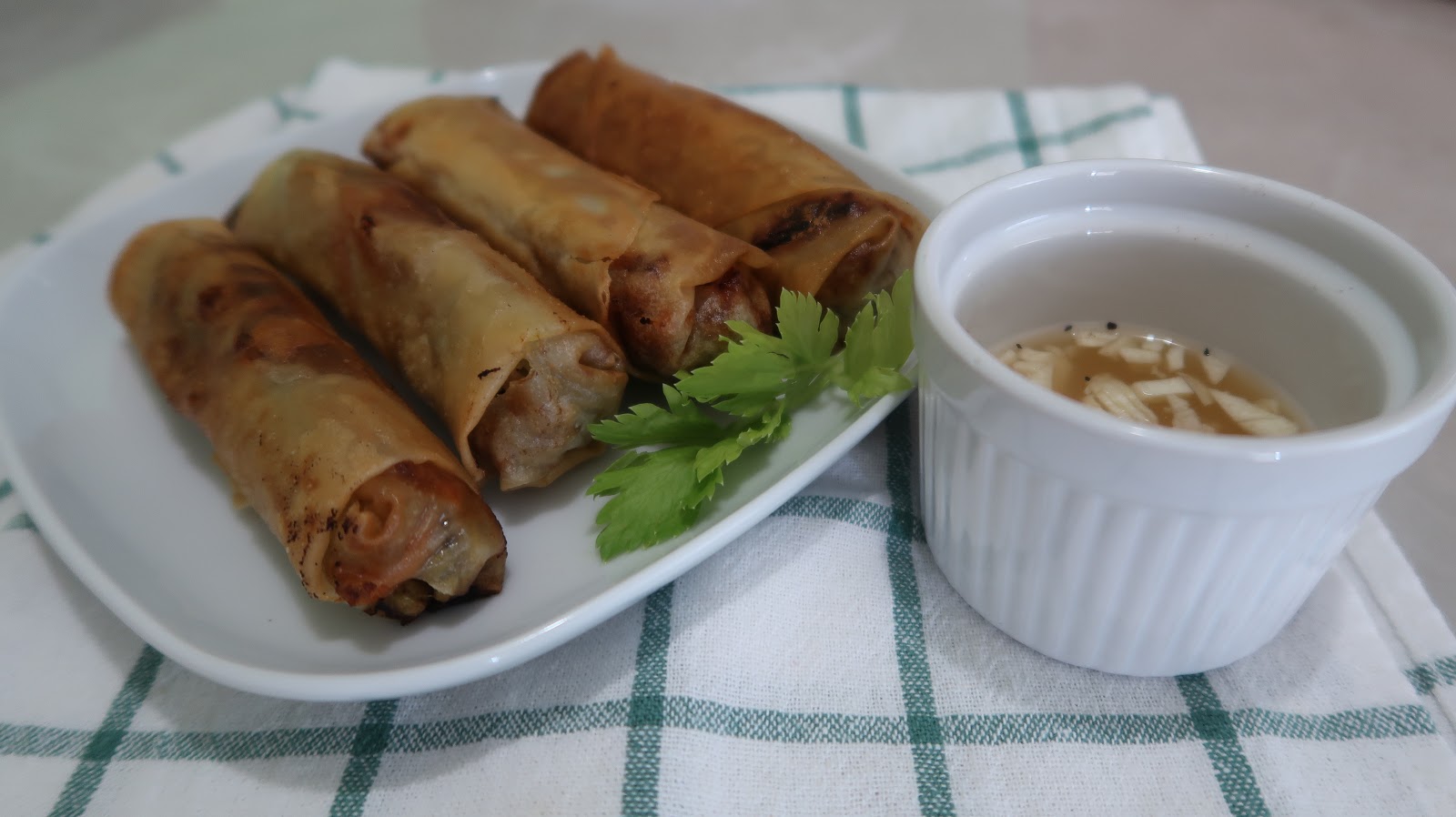 LUPIANG TOGUE OR MUNG SPROUT SPRING ROLL