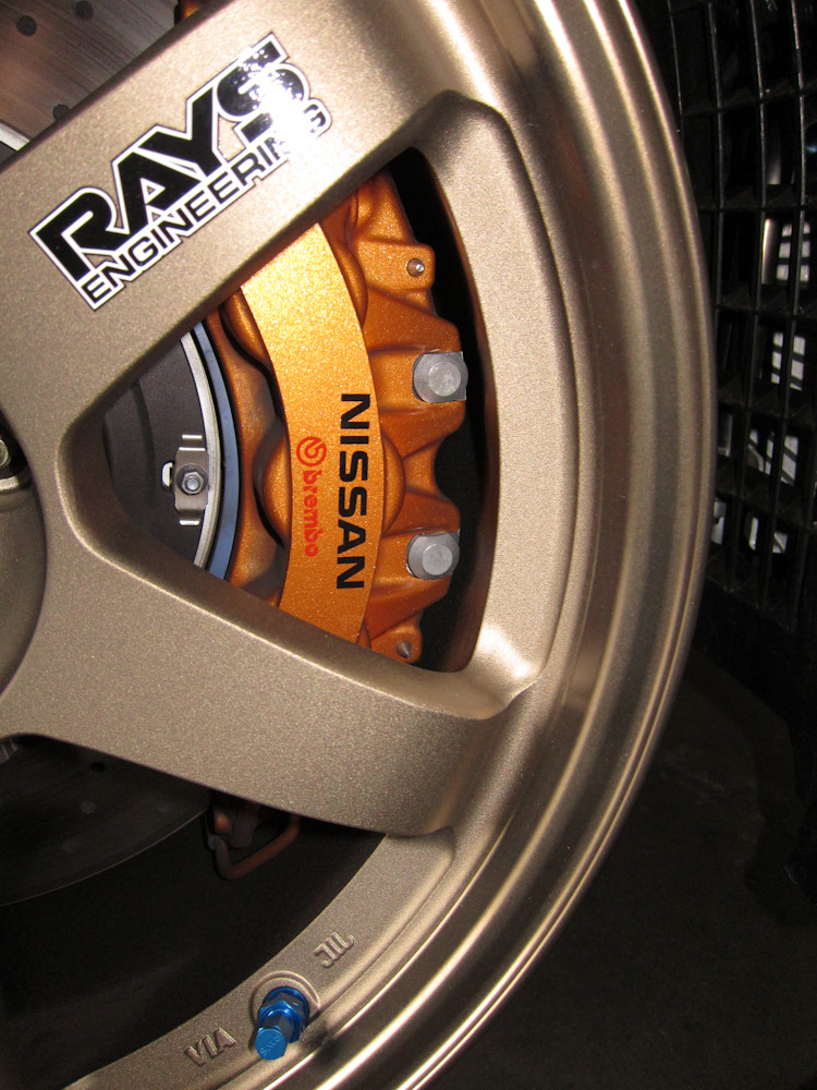 18 Inch Wheels Over 2012 Nissan GTR Brakes