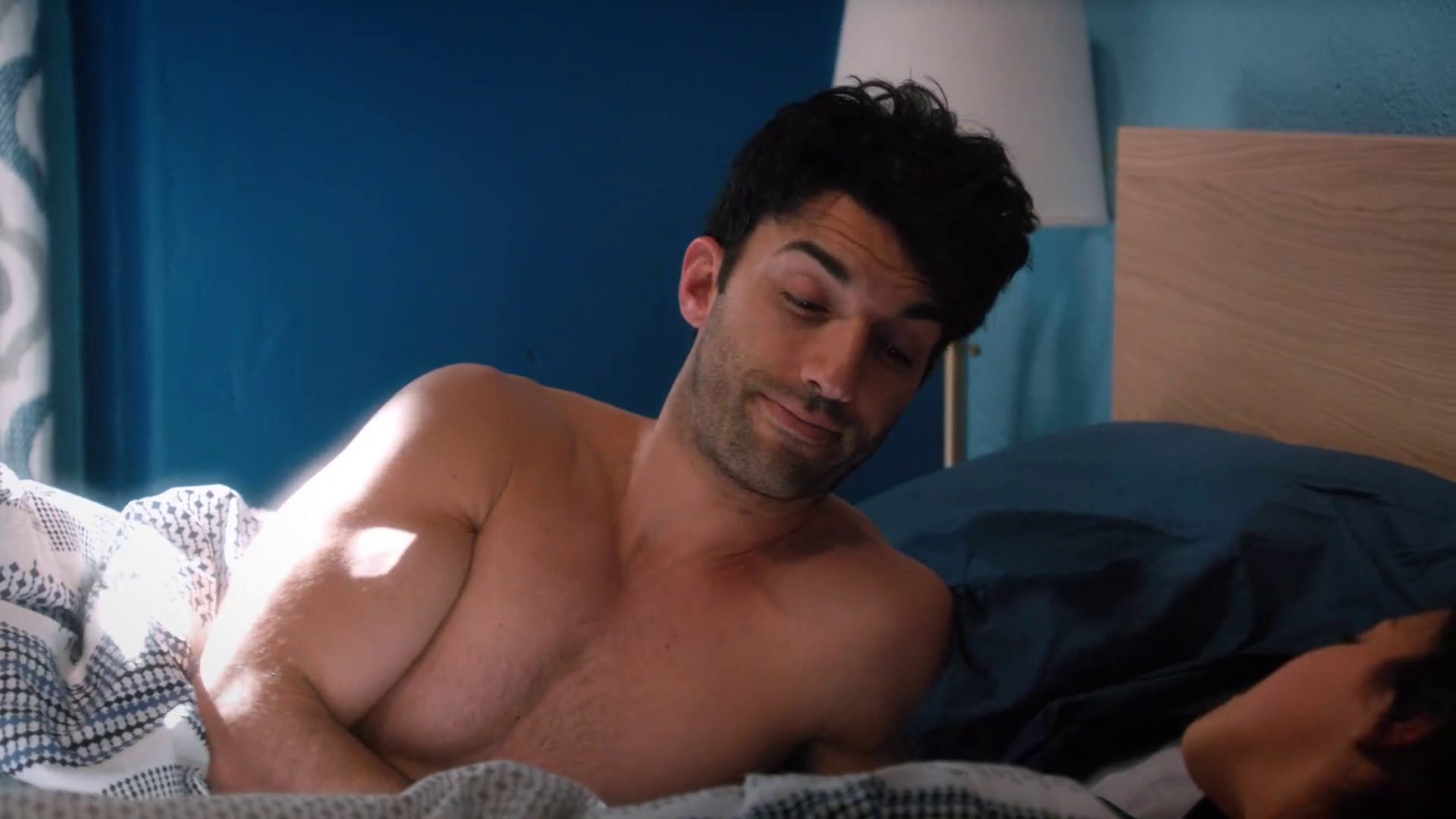 Justin Baldoni shirtless in Jane The Virgin 4-17 "Chapter Eighty-One&q...