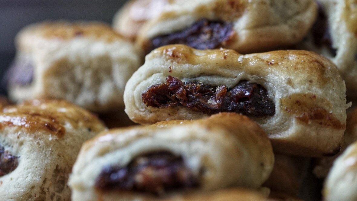 How to make sweet date cookies from Iraq