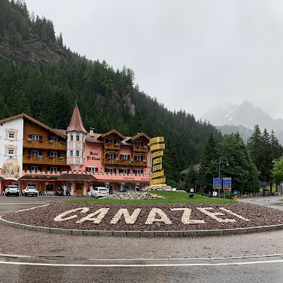 full carbon road bike rental in Canazei Maratona dies Dolomites