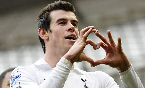cristiano-ronaldo-613-gareth-bale-hand-gesture-shaping-a-heart-after-scoring-for-tottenham-hotspur-in-2012-2013.jpg