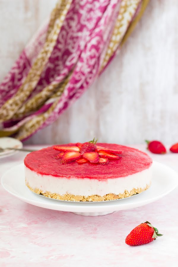 vegetarian cheesecake recipe, How to make no-bake cheesecake recipe, How to make strawberry cheesecake recipe, How to make cheesecake without gelatin recipe, Eggless strawberry cheesecake recipe at www.oneteaspoonoflife.com