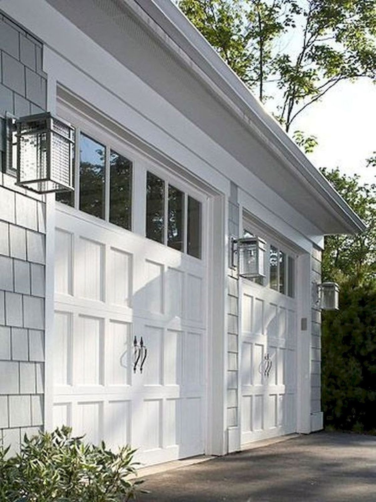 30 Examples Of The Most Popular Garage Door Designs That You Should See