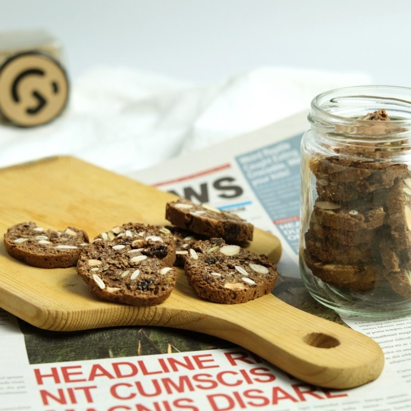 Bánh Biscotti Ăn Kiêng Nguyên Cám GUfoods – Vị Socola (Hũ 300g)