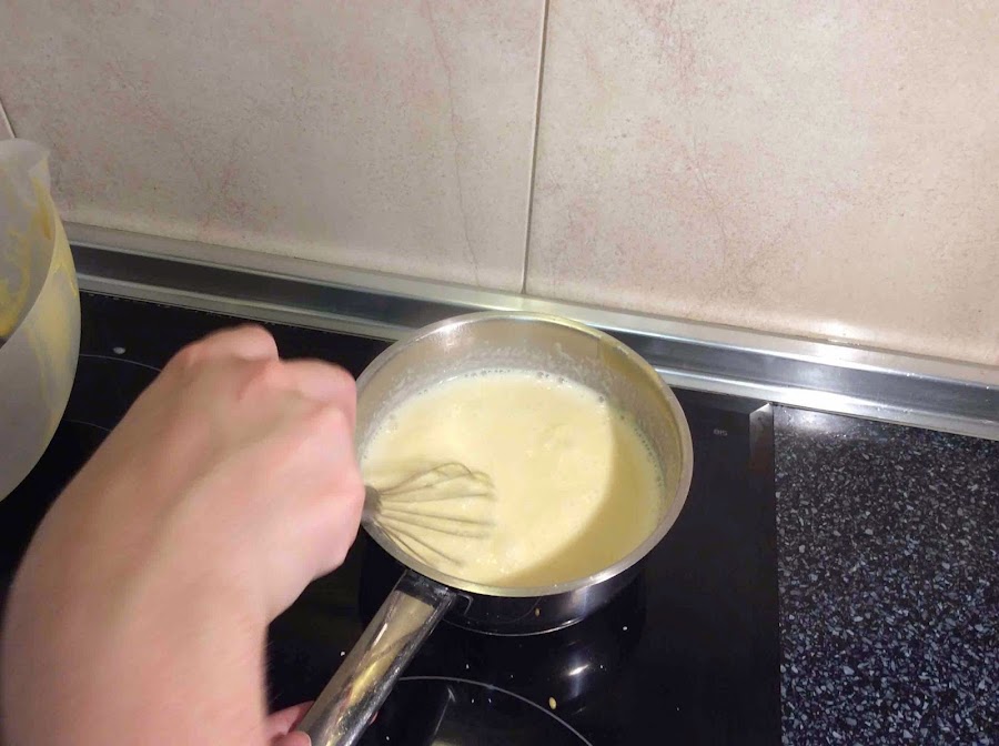Crema pastelera cociendose