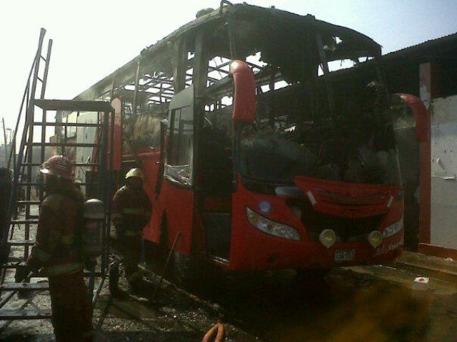 Se incendia bus de empresa de pasajeros Horna