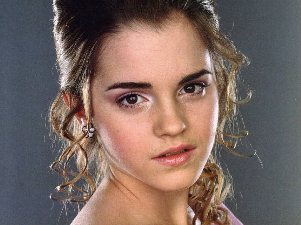 http://1.bp.blogspot.com/-Z2XymVoOoGU/TneD9ddLz-I/AAAAAAAAAHU/PVbdSan9wzE/s1600/Emma-Watson-1.jpg