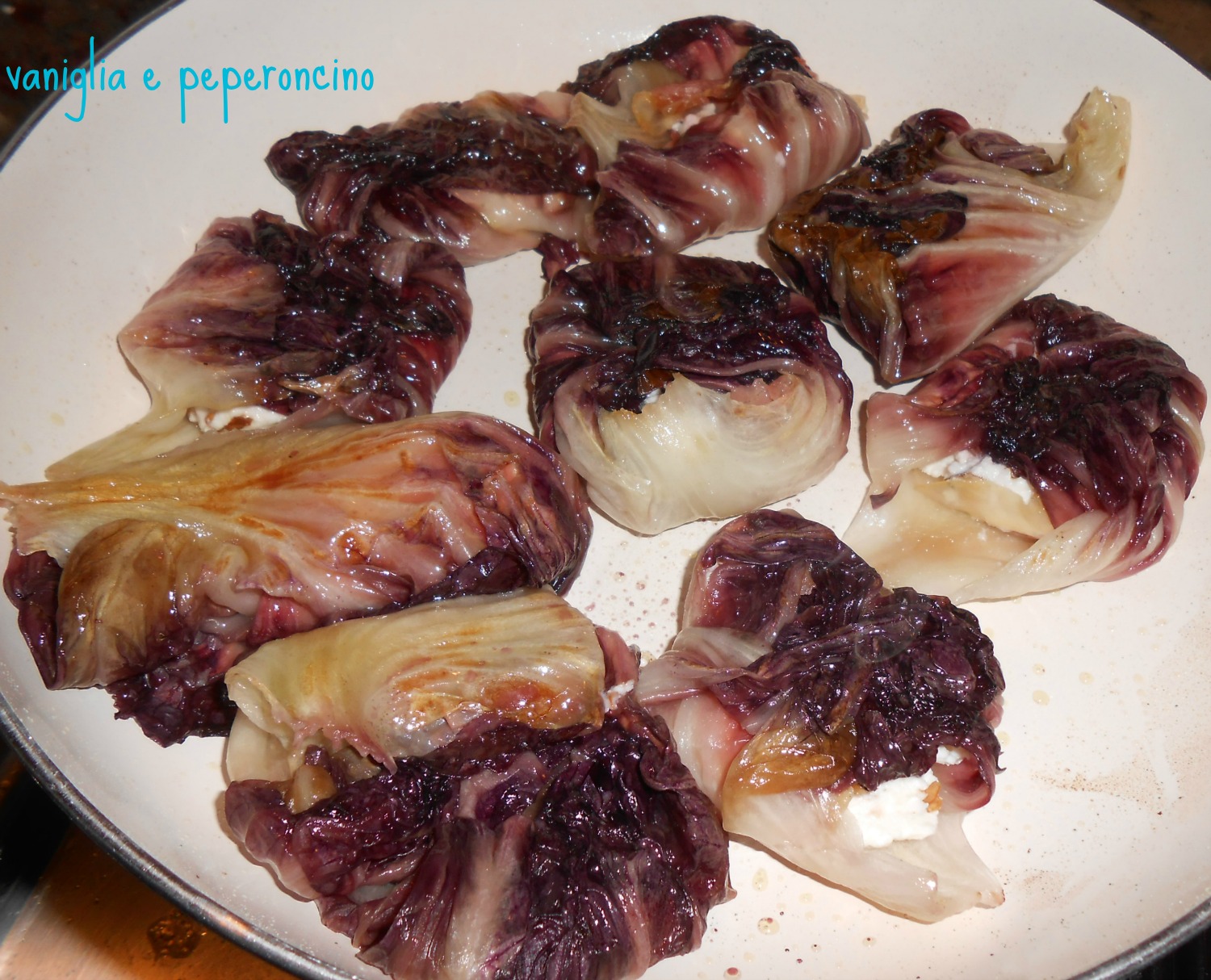 vaniglia e peperoncino: Involtini di radicchio con prosciutto, ricotta