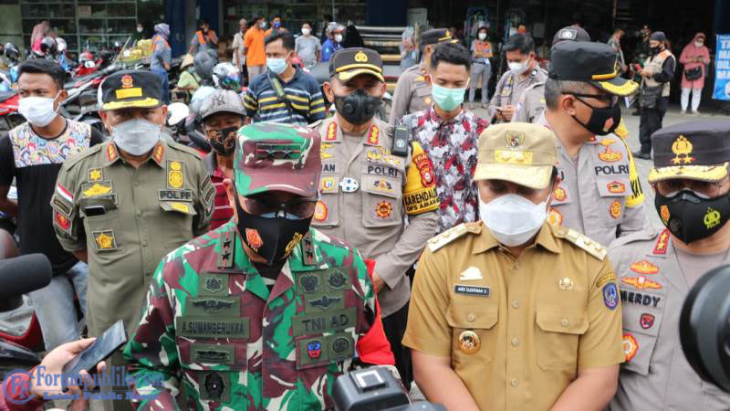 Kapolda Sulsel Bersama Gubernur dan Pangdam XIV Sidak Protkes Masyarakat Kota Makassar
