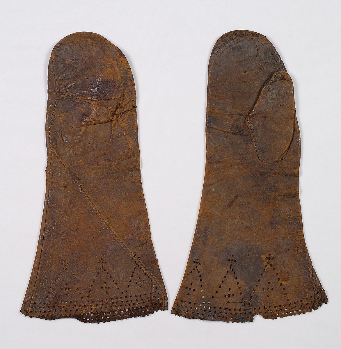 Costume Historian: Mittens in the Early Modern
