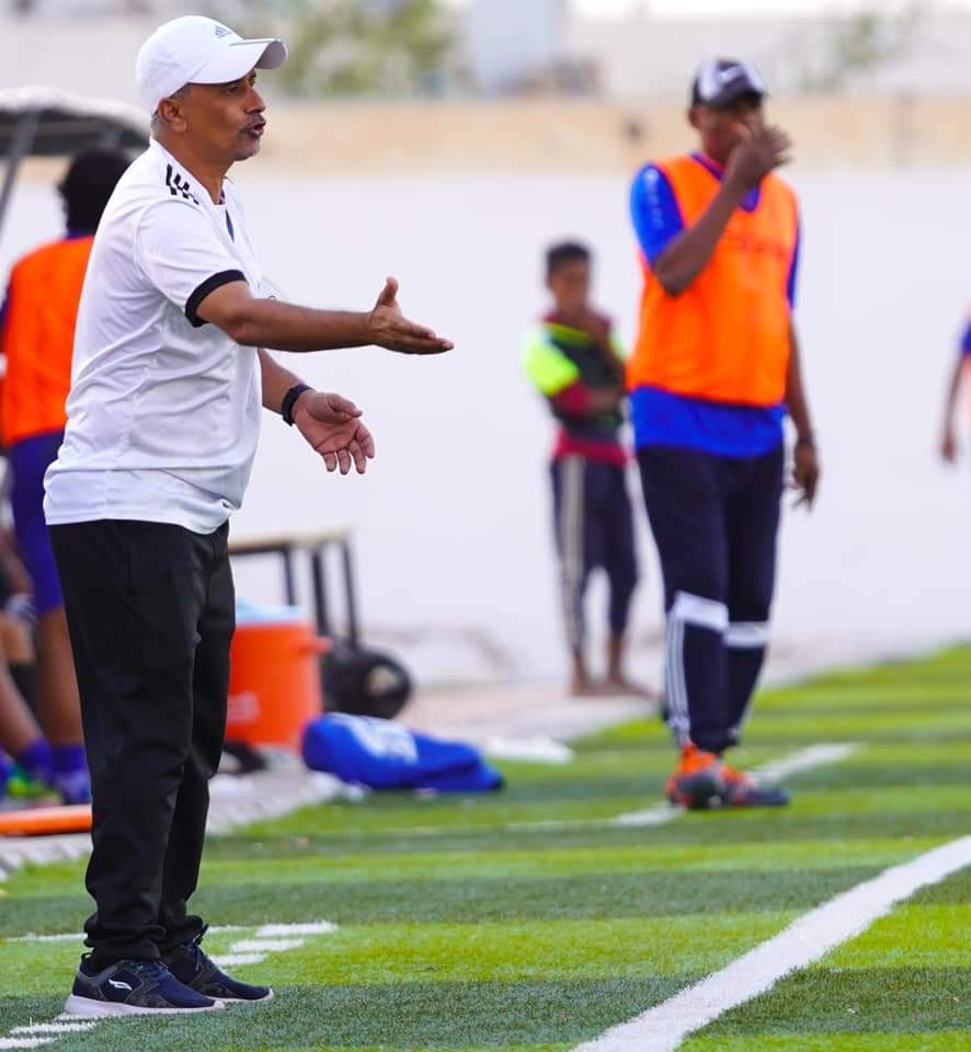 عاجل بعد خساره نادي الصقر من اهلي صنعاء اداره نادي الصقر تقيل المدرب خالد الدغيش