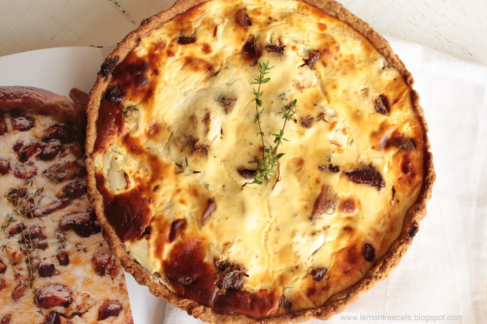 a lemon tree cafe tarta z karmelizowanym czosnkiem i kozim serem