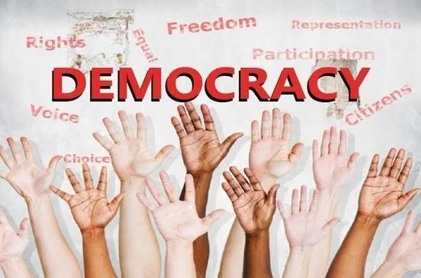 Ciri dan Manfaat Demokrasi