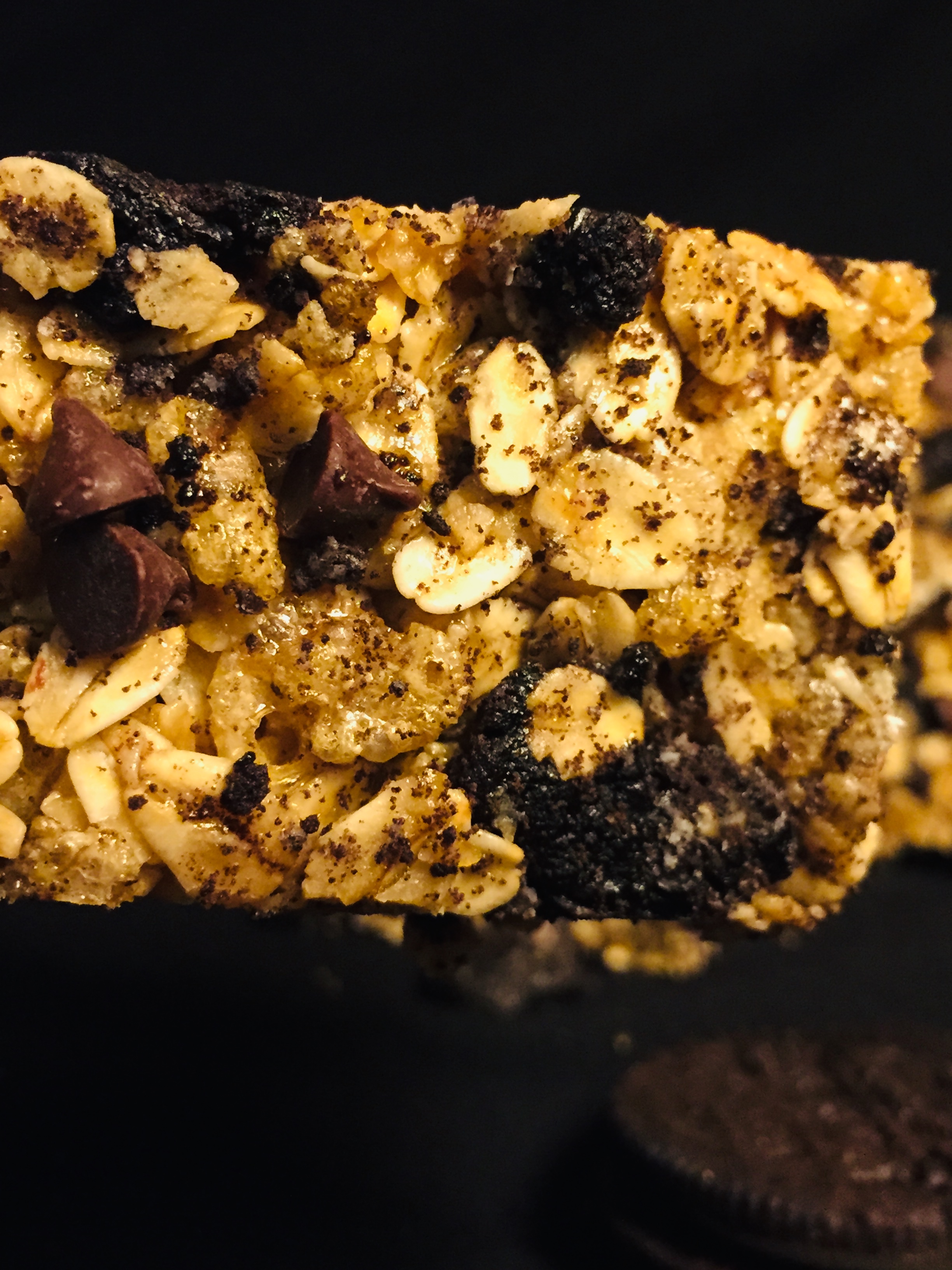 Cookies and Cream Granola Bars